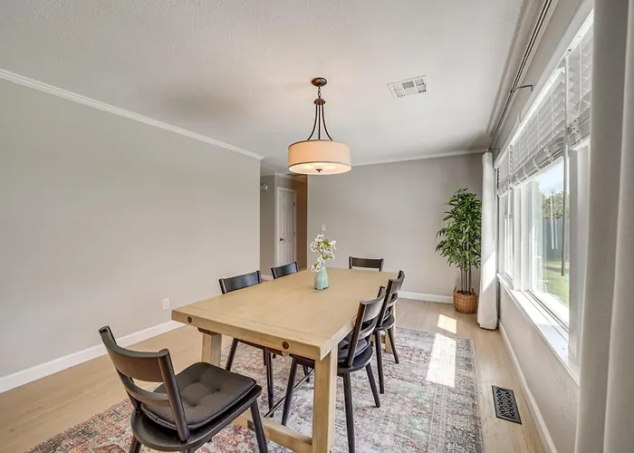 Charming Near Lafortune Park Holiday home *