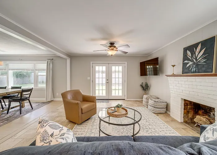 Charming Near Lafortune Park *