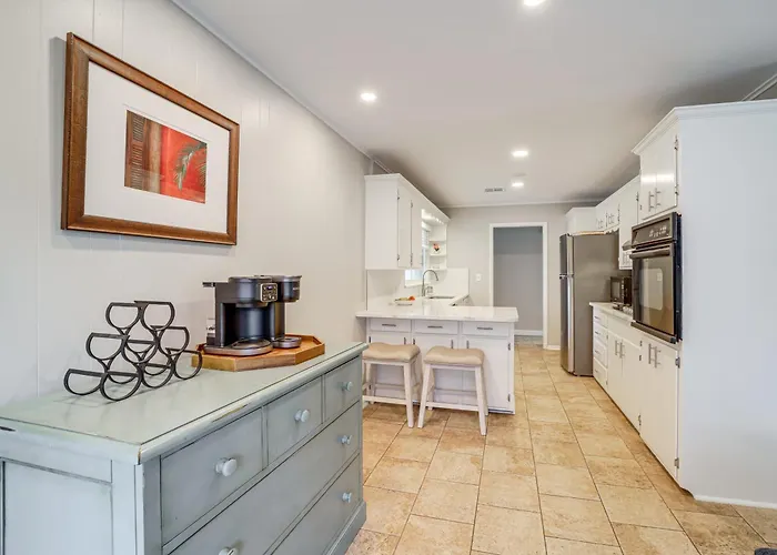Charming Near Lafortune Park Holiday home
