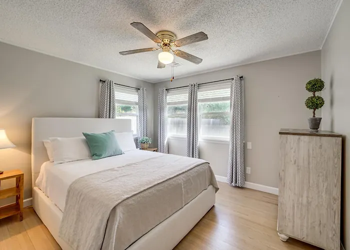 Charming Near Lafortune Park * Tulsa