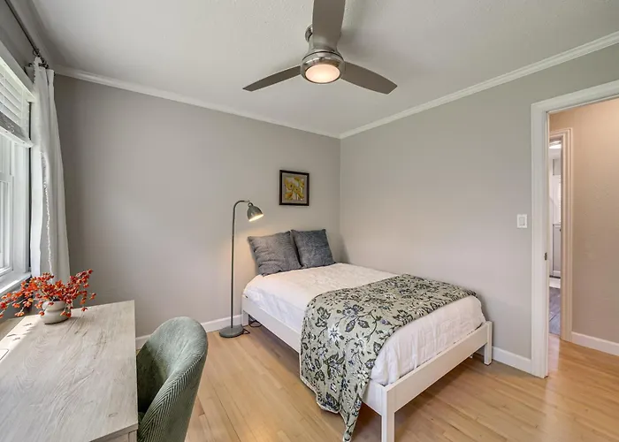 Charming Near Lafortune Park Holiday home *