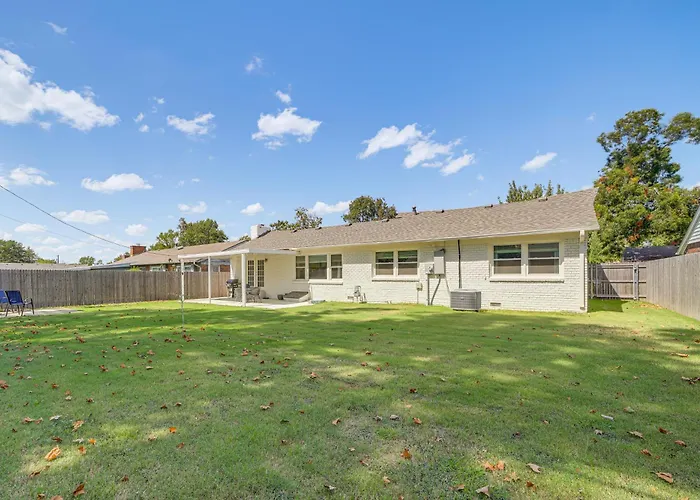 Charming Near Lafortune Park Holiday home *